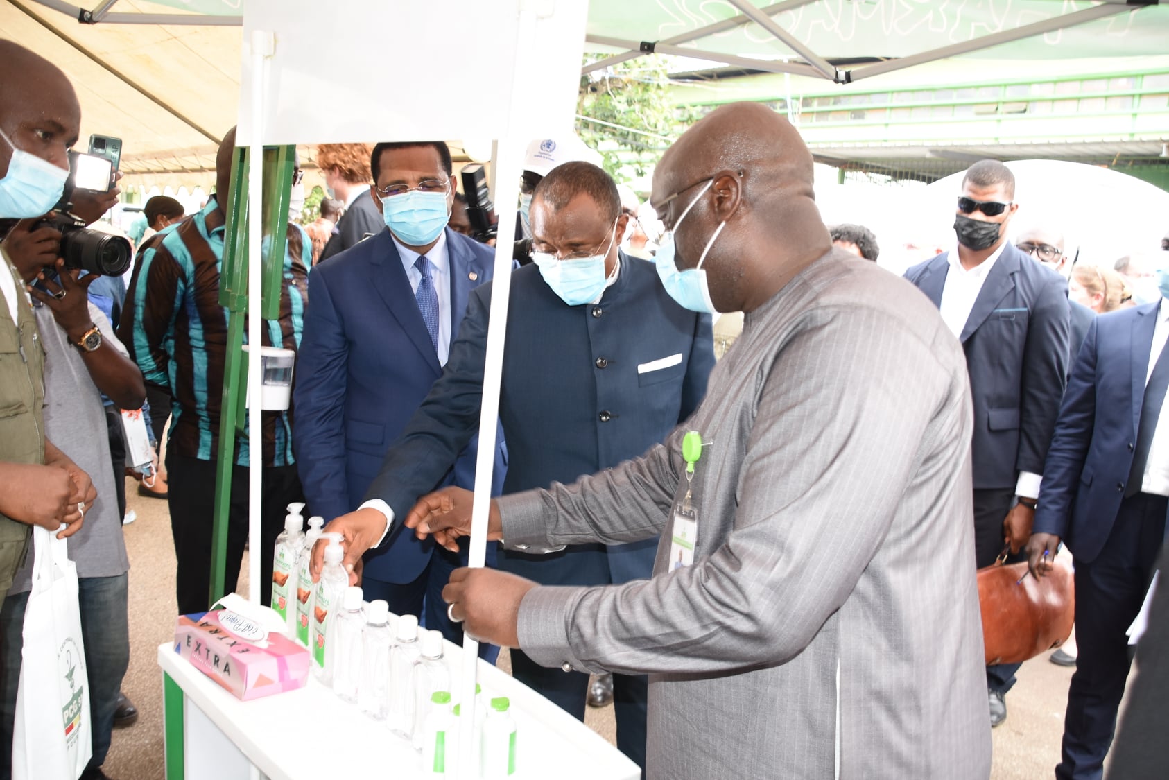 Le Premier Ministre salue les efforts de la Pharmacie Centrale de Guinée…